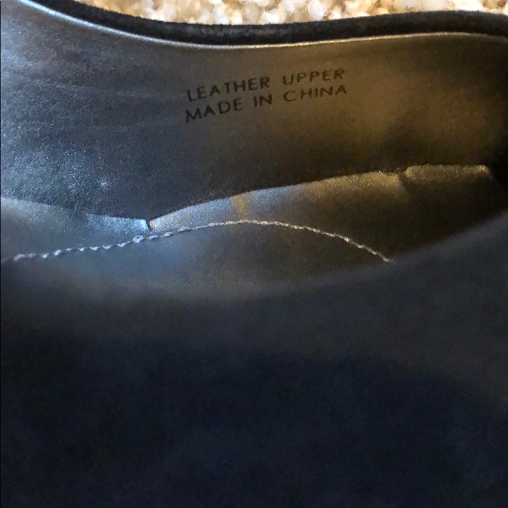 NWB Tahari Black Suede Round Toe Heels - Picture 6 of 6